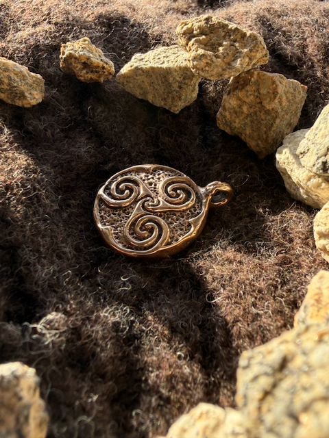 Britt's Triskel – bronze - Image 2
