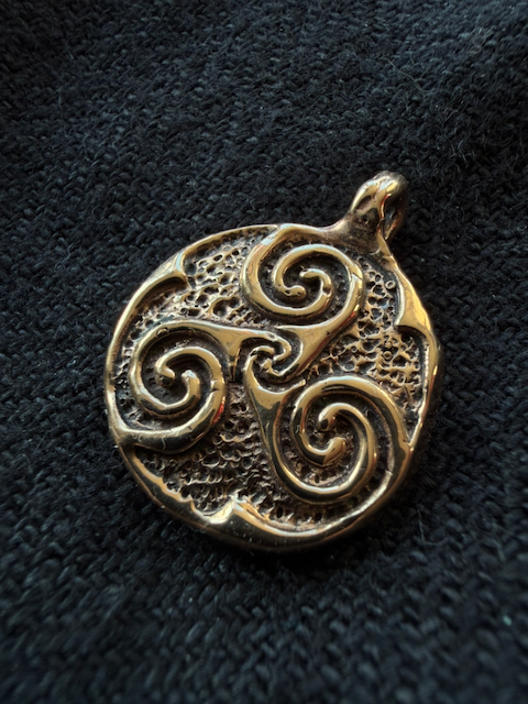 Britt's Triskel – bronze